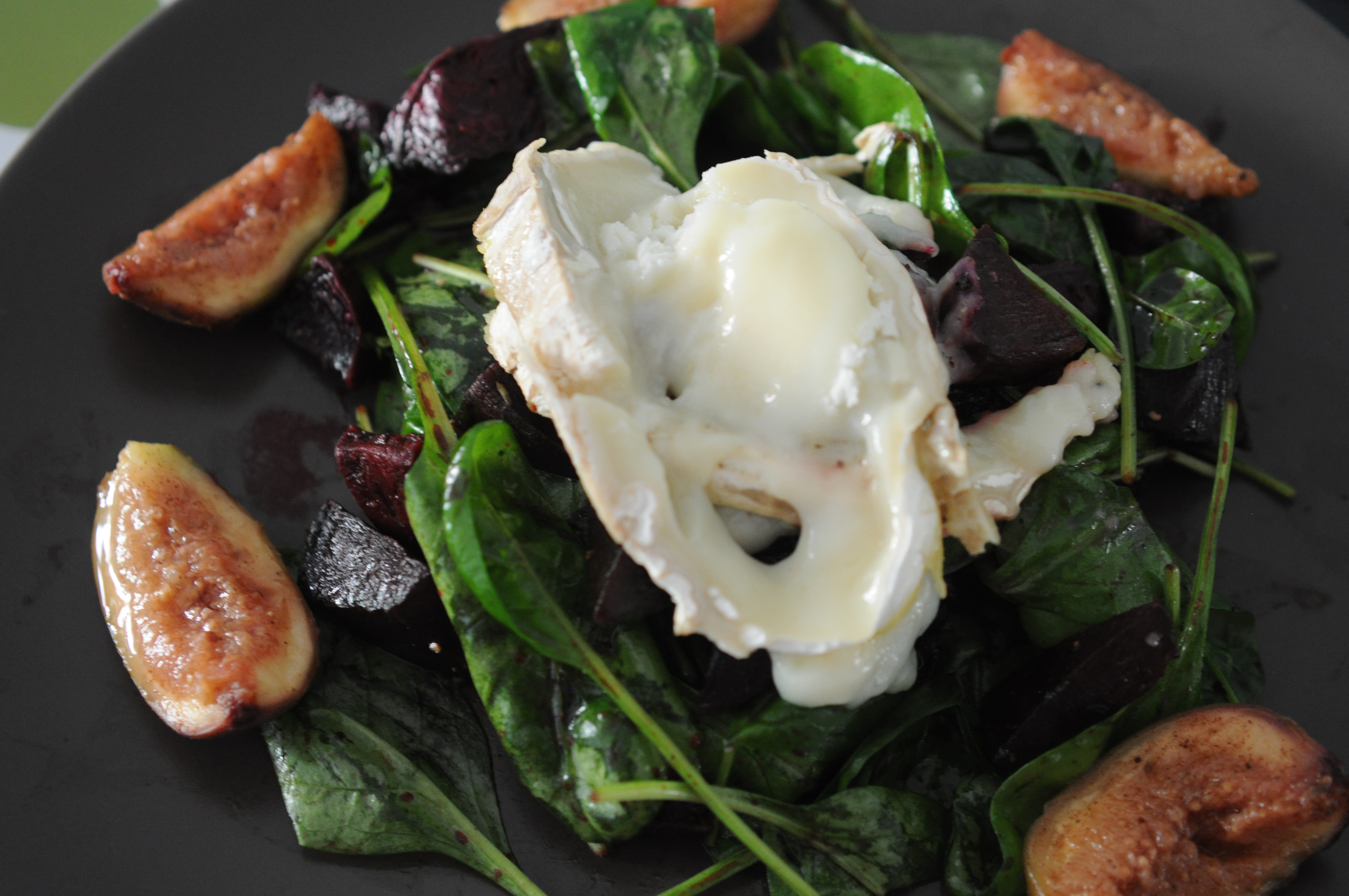 summer salad with beets, figs and goat cheese